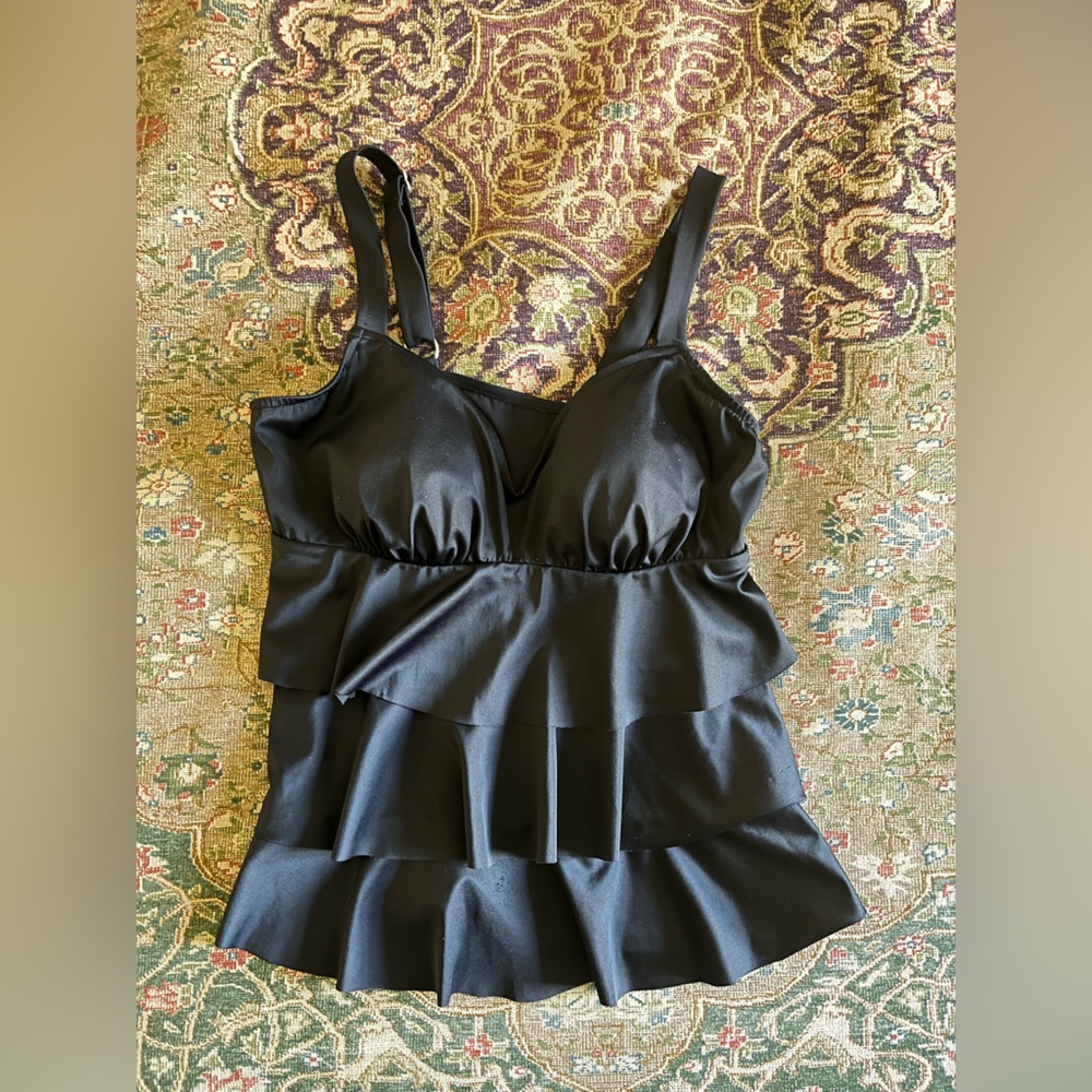 EUC Women’s Tiered Swimsuit Top, Black - Size 10 - Great Maternity Option